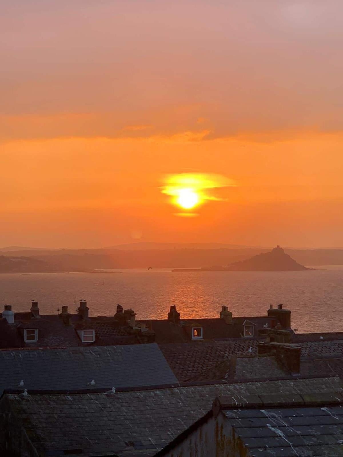 شقة Stunning Penthouse In Penzance "Amazing Sea Views" المظهر الخارجي الصورة